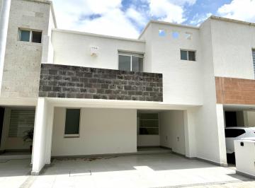 Casa · 209m² · 3 Recámaras · 2 Estacionamientos · Casa en Venta Fracc. Danubio Azul