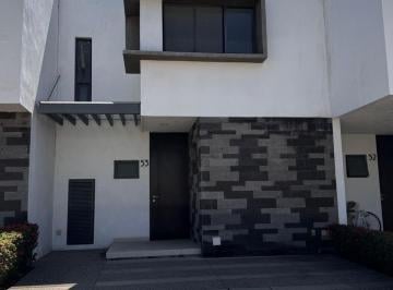 Casa · 92m² · 2 Recámaras · 2 Estacionamientos · Casa en Venta en Puerto Vallarta Cerca de La Playa