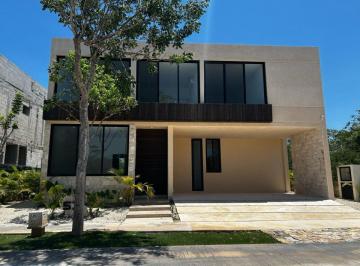 Casa de 5 habitaciones, Mérida · Casa en Venta Mérida, 5 Recámaras en Yucatán Country Club
