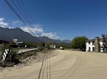 Local comercial · 2000m² · 3 Recámaras · 25 Estacionamientos · Local en Allende