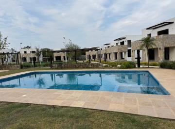 Casa en condominio · 233m² · 5 Recámaras · 10 Estacionamientos · Villas Campestres