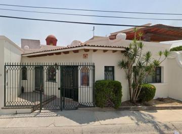 Casa de 5 habitaciones, Querétaro · Inmueble de Recuperación Bancaria