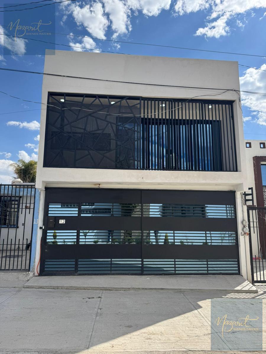 Casa con Roof Garden y Jacuzzi en Venta | 3 Niveles | a 3 Min de Apizaco