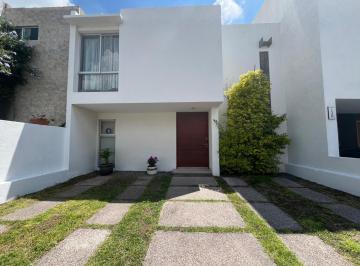 Casa de 3 habitaciones, Querétaro · Casa en Venta en El Refugio, 1ra Sección | Estudio y Jardín |