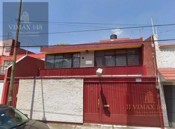 Casa · 285m² · 3 Recámaras · 2 Estacionamientos · Casa en Venta en Campestre Churubusco