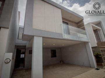Casa · 160m² · 3 Recámaras · 2 Estacionamientos · Hermosa Cas en Venta La Finca, Animas.