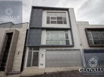 Casa · 282m² · 3 Recámaras · 2 Estacionamientos · Casa en Venta en Fraccionamiento Monte Magno Xalapa