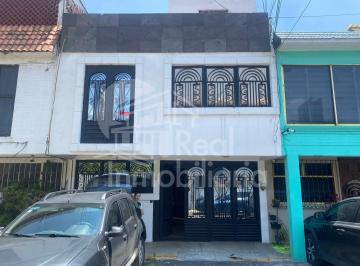 Casa · 210m² · 4 Recámaras · 3 Estacionamientos · Casa en Electra