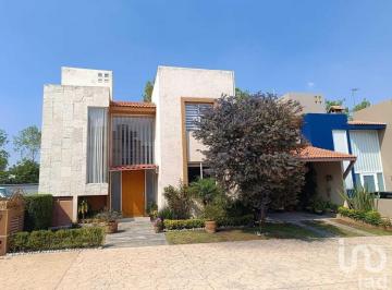 Casa · 270m² · 3 Recámaras · 2 Estacionamientos · Casa en Venta en Lomas de Bellavista