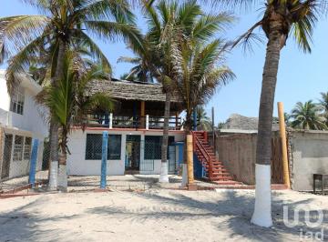 Casa · 75m² · 1 Recámara · 2 Estacionamientos · Casa en Venta a La Orilla del Mar a 200 m de Entrada Principal de Playa Azul