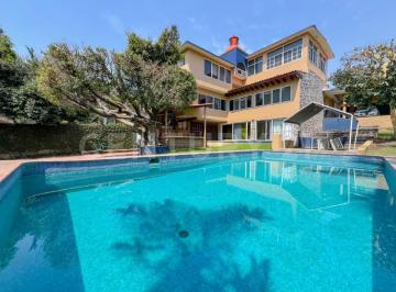 Casa · 501m² · 6 Recámaras · 7 Estacionamientos · Casa con Alberca y Áreas Verdes en Lomas de Cuernavaca