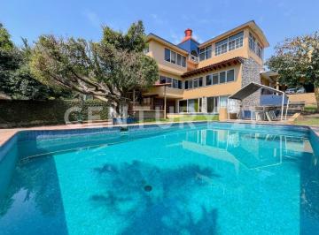 Casa · 502m² · 6 Recámaras · 7 Estacionamientos · Casa con Alberca y Áreas Verdes en Lomas de Cuernavaca
