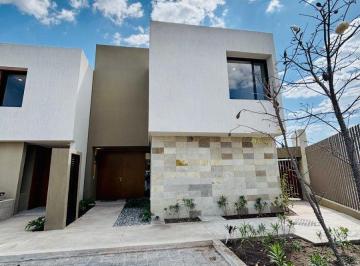 Casa de 3 habitaciones, Querétaro · Casa en Venta en Altos Juriquilla | Recámara en Planta Baja, Doble Altura