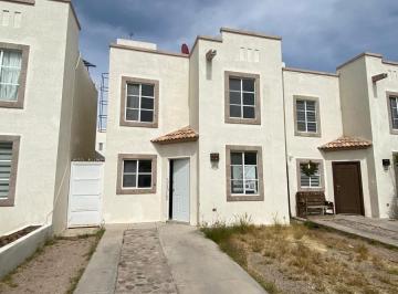 Casa · 100m² · 2 Recámaras · 2 Estacionamientos · Casa en Renta Fracc. Villa Napoles X Romanzza