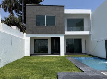 Casa · 220m² · 3 Recámaras · 2 Estacionamientos · Estrene Al Sur de Cuernavaca