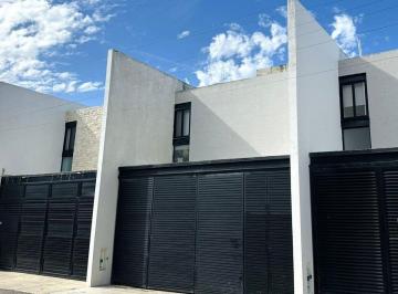 f451f6a149d8cc52501c9854d287fe03b197a511931488111f33525f4cc40471 · Townhouse Sin Amueblar, de 2 Habitaciones, en Montes de Amé.