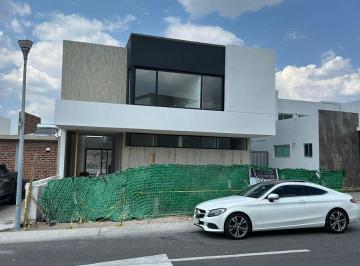 Casa · 391m² · 3 Recámaras · 3 Estacionamientos · Casa en Misión de San Jerónimo con Vista Al Valle