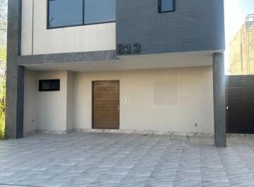 Casa de 3 habitaciones, León · Casa con 231 m² Superficie de Terreno y 3 Recámaras Cada Una con Baño Completo en Venta en El Molino