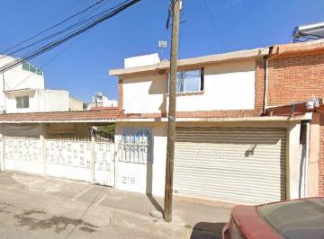 Casa de 3 habitaciones, Toluca · Venta de Casa en El Fracionamiento Las Torrestoluca de Lerdo