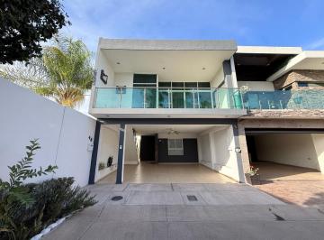 Casa · 214m² · Casa en Venta Paseos del Rey / Sector Aeropuerto