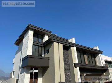 Casa · 929m² · 4 Recámaras · 4 Estacionamientos · Casa en Venta en La Herradura Campo de Golf, Monterrey, N. L.