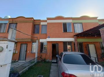 Casa · 83m² · 3 Recámaras · 1 Estacionamiento · Casa en Venta en Condominio. Jardines del Rio, Leon Gto. Infonavit, Cofi, Bancario, Rec. Propios.