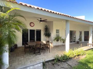 Casa · 468m² · 4 Recámaras · 2 Estacionamientos · Casa en Fraccionamiento Rincon del Conchal, Alvarado, Veracruz