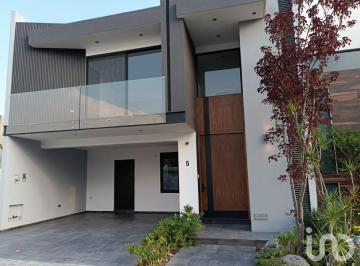 Casa · 239m² · 3 Recámaras · 2 Estacionamientos · Casa en Venta en Lomas de Angelópolis