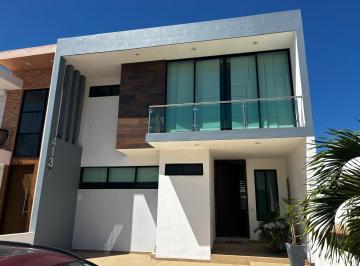 Casa · 200m² · 4 Recámaras · 2 Estacionamientos · Casa en Coto Platino