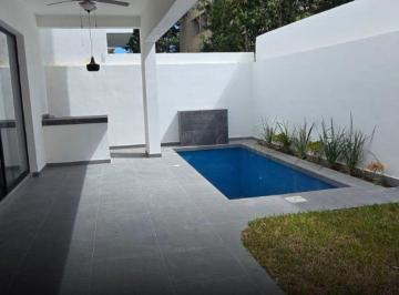 Casa de 3 habitaciones, Cancún · Residencia en Vía Cumbres con Alberca, 3 Recámaras, Frente a Área Verde, Nueva