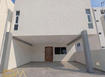 Casa · 180m² · 1 Estacionamiento · Casa en Venta Col. Jésus Luna