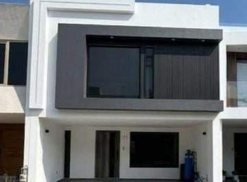 Casa · 239m² · 4 Recámaras · 2 Estacionamientos · Venta de Casa en La Antigua Cementera – 4 Recámaras, Family Room y Roof Garden