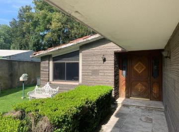 Casa · 640m² · 4 Recámaras · 8 Estacionamientos · Casa en Venta en El Club de Golf Las Fuentes | Residencia Amplia