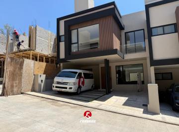 Casa · 239m² · 3 Recámaras · 3 Estacionamientos · Lago de Guadalupe
