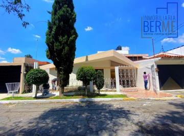 Casa · 249m² · 3 Recámaras · 1 Estacionamiento · Casa de Una Planta con Jardín Cerca de Cu, Arboledas de San Ignacio, Venta Puebla