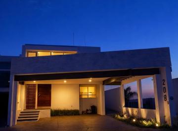 Casa de 4 habitaciones, León · Casa en Venta en Lomas Gran Jardin con Vista a La Presa, Salon de Juegos, Estudio y Rec. de Visitas