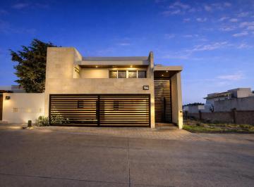 Casa de 4 habitaciones, León · Casa en Venta en Jardines del Campestre, de 4 Recamaras con Amplia Terraza y Jacuzzi