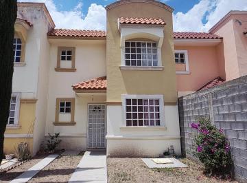 Casa · 102m² · 3 Recámaras · 2 Estacionamientos · Casa en Renta en Fraccionamiento Santa Bárbara con 3 Recámaras y Privada