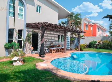 Casa · 273m² · 4 Recámaras · 2 Estacionamientos · Casa con 4 Recámaras con Alberca | Terreno 434 m² | $5,000,000