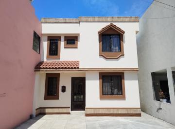 Casa · 112m² · 3 Recámaras · 2 Estacionamientos · Excelente Casa en Óptimas Condiciones