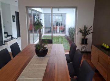 Casa de 3 habitaciones, Tlalpan · Casa de 346 m² con 3 Recámaras en Venta en Santa Úrsula Xitla