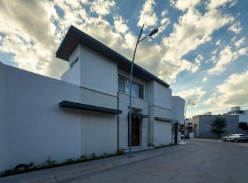 Casa en condominio · 254m² · 3 Recámaras · 2 Estacionamientos · Casa en Condominio en Condominio Loretta