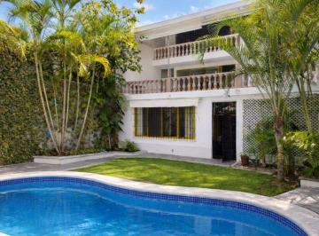 Casa de 3 habitaciones, Cuernavaca · Venta Casa con Alberca, Dos Estacionamientos, Cuernavaca.