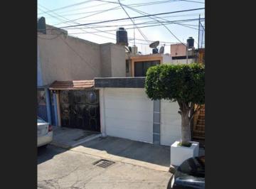 Casa de 3 habitaciones, Ecatepec de Morelos · Venta de Casa en La Colonia Los Prados de Aragon, Nezahualcoyotl, Estado de Mexico
