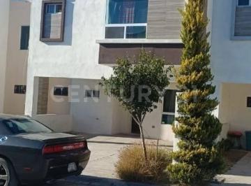 Casa · 166m² · 3 Recámaras · 2 Estacionamientos · Renta Casa Ville de Oriente Saltillo