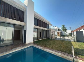 db46a0fbe2e3bab410dc5b5570ec3bef7f0f2a91e57885327ef1fa7a1fbbdefd · Casa Nueva Moderna, Kloster con Vigilancia, Par Vial Atlacomulco