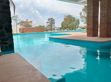 Casa de 3 habitaciones, Tequisquiapan · Casa con Jardin y Terraza en Fraccionamiento con Alberca