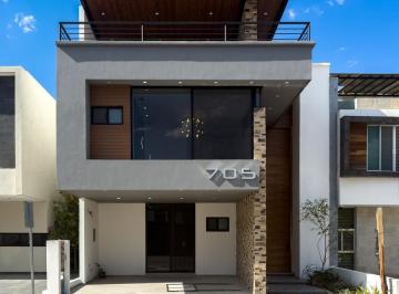 Casa en condominio · 310m² · 4 Recámaras · 2 Estacionamientos · Casa en Venta Condominio en Loretta Residencial