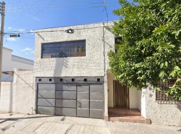 Casa de 7 habitaciones, Saltillo · Casa en Venta Jardines del Valle