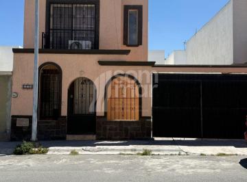 Casa de 3 habitaciones, Ramos Arizpe · Casa en Renta con Excelente Distribución en Manantiales del Bosque